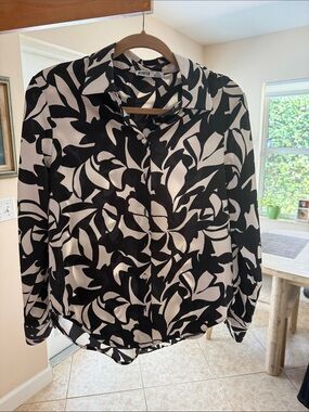 Devoted Black & White Abstract Floral Button-Up Shirt by Devoted